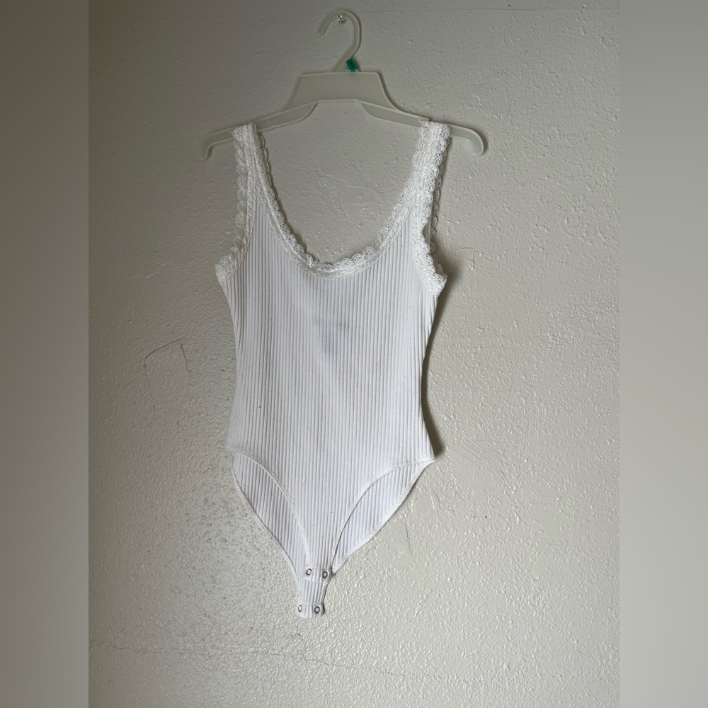 Women’s ribbed bodysuit with lace edges